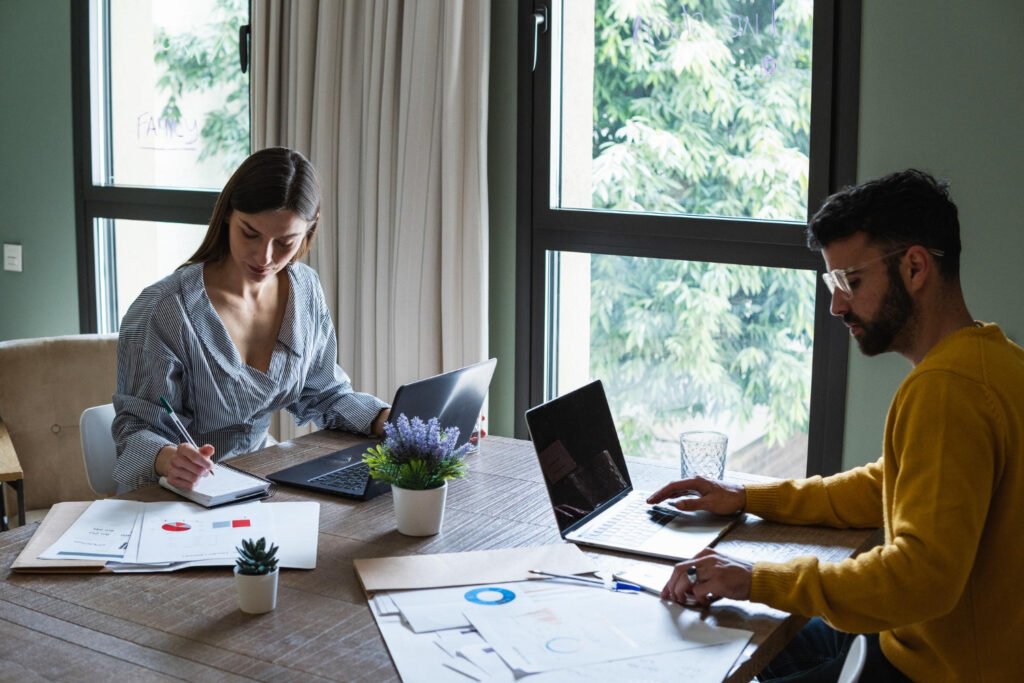 Remote finance professionals helpen bedrijven bij het oplossen van personeelstekort in finance